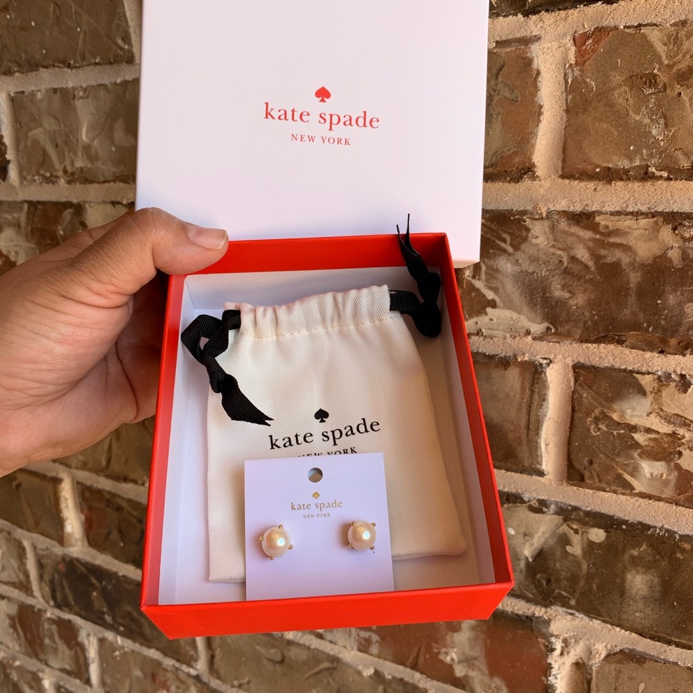 OFFERS? NEW Kate Spade Pearl Stud Earrings - Picture 3 of 4